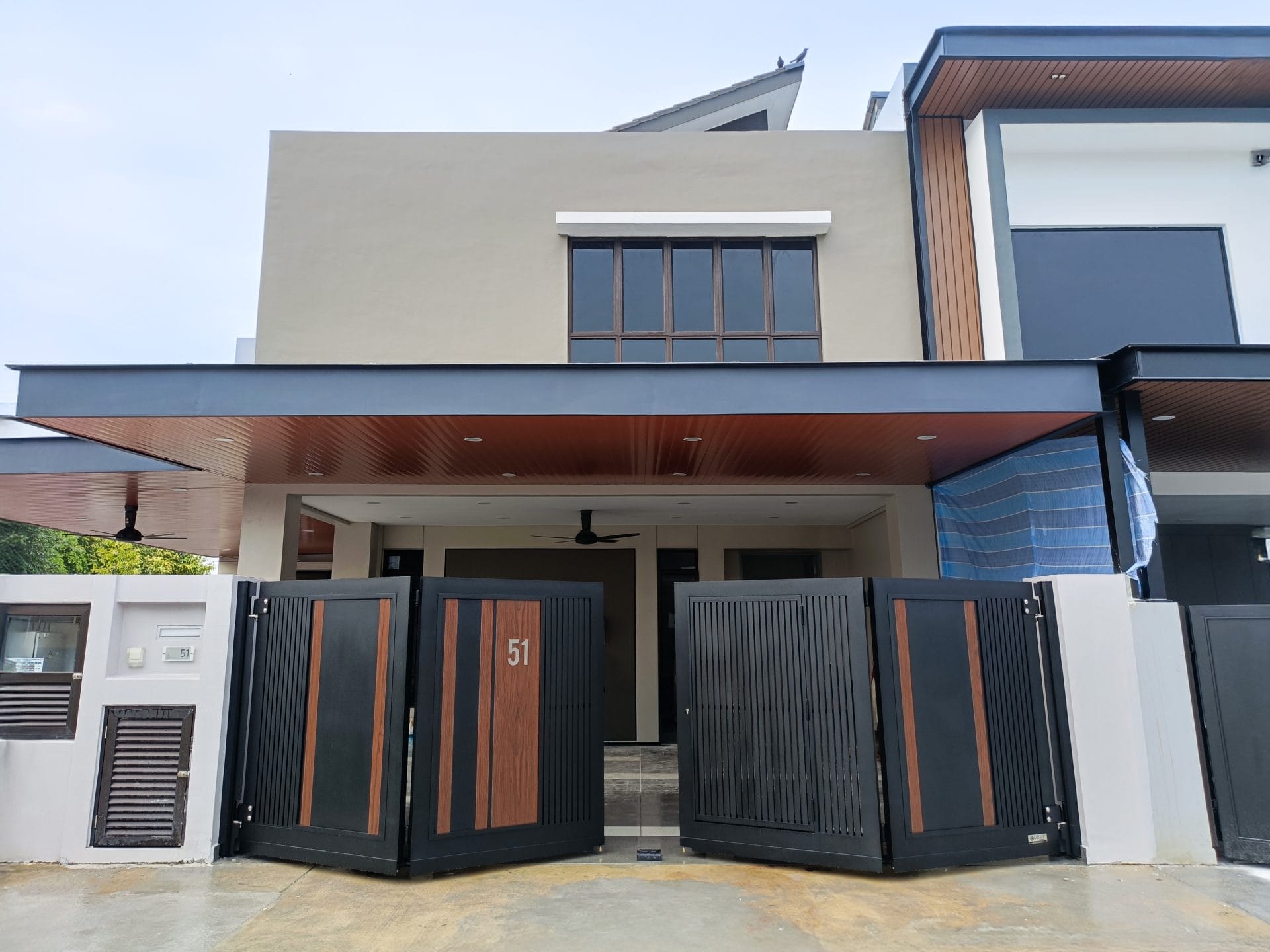 Trackless folding gate Trackless autogate Folding gate Malaysia Aluminium gate Malaysia Delux autogate Unigate Autogate Malaysia Unigate Malaysia Trackless gate Malaysia Aluminium gate supplier Malaysia Aluminium auto gate Autogate price Autogate system price Trackless autogate malaysia price Autogate malaysia price Aluminium gate suppliers Inline 8