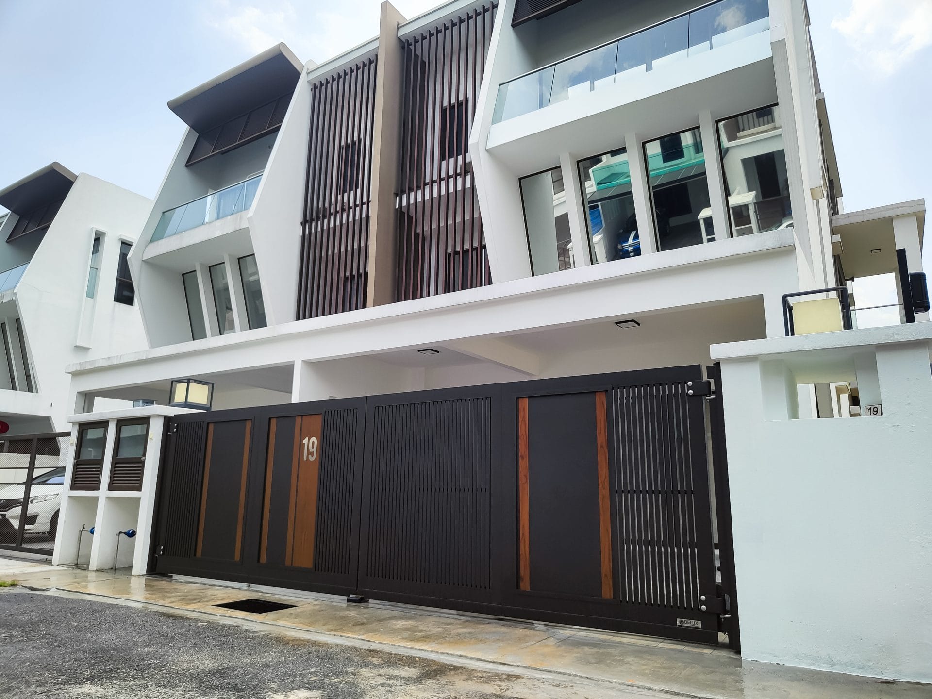 Trackless folding gate Trackless autogate Folding gate Malaysia Aluminium gate Malaysia Delux autogate Unigate Autogate Malaysia Unigate Malaysia Trackless gate Malaysia Aluminium gate supplier Malaysia Aluminium auto gate Autogate price Autogate system price Trackless autogate malaysia price Autogate malaysia price Aluminium gate suppliers Inline 8