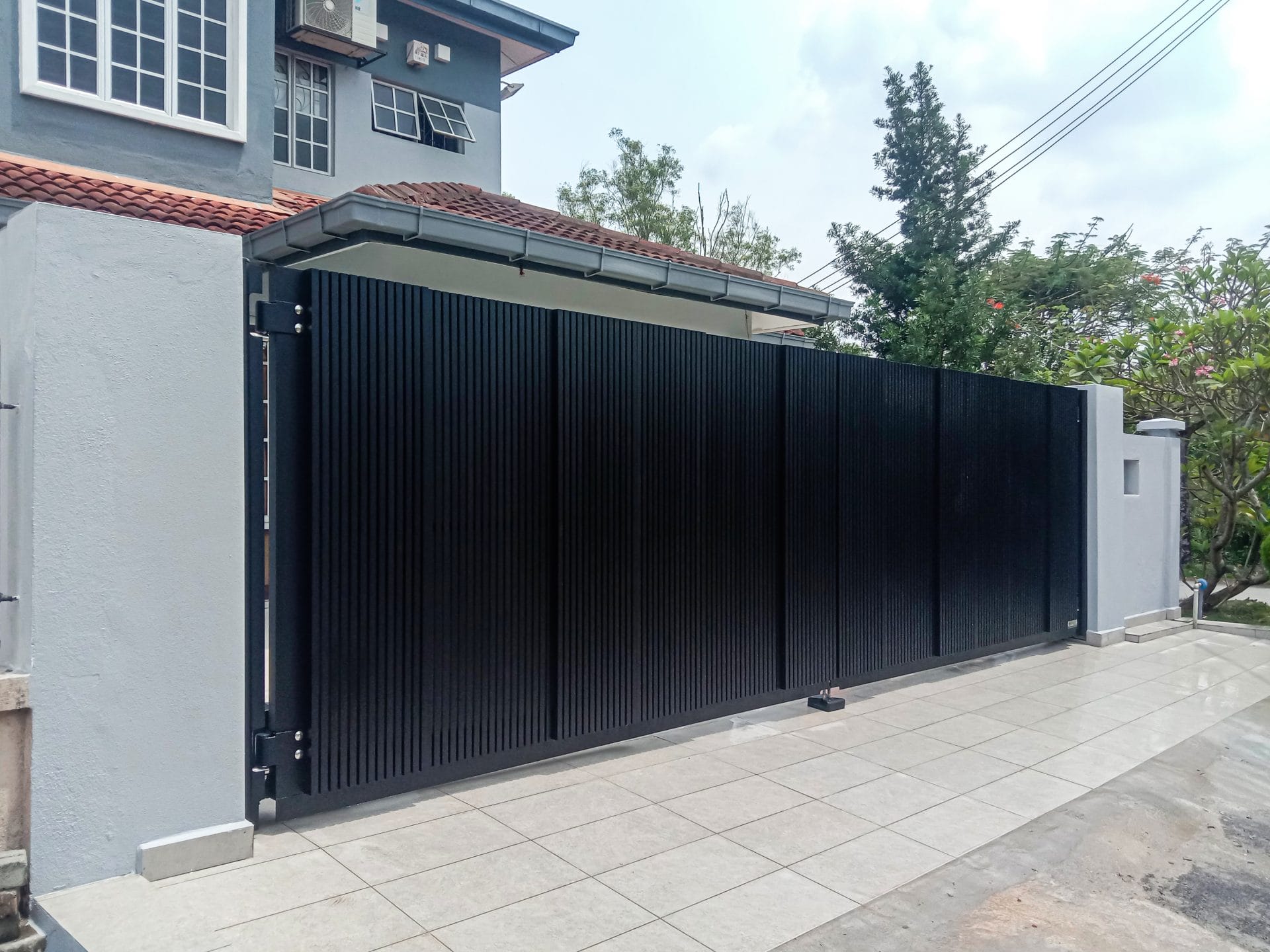Trackless folding gate Trackless autogate Folding gate Malaysia Aluminium gate Malaysia Delux autogate Unigate Autogate Malaysia Unigate Malaysia Trackless gate Malaysia Aluminium gate supplier Malaysia Aluminium auto gate Autogate price Autogate system price Trackless autogate malaysia price Autogate malaysia price Aluminium gate suppliers x21