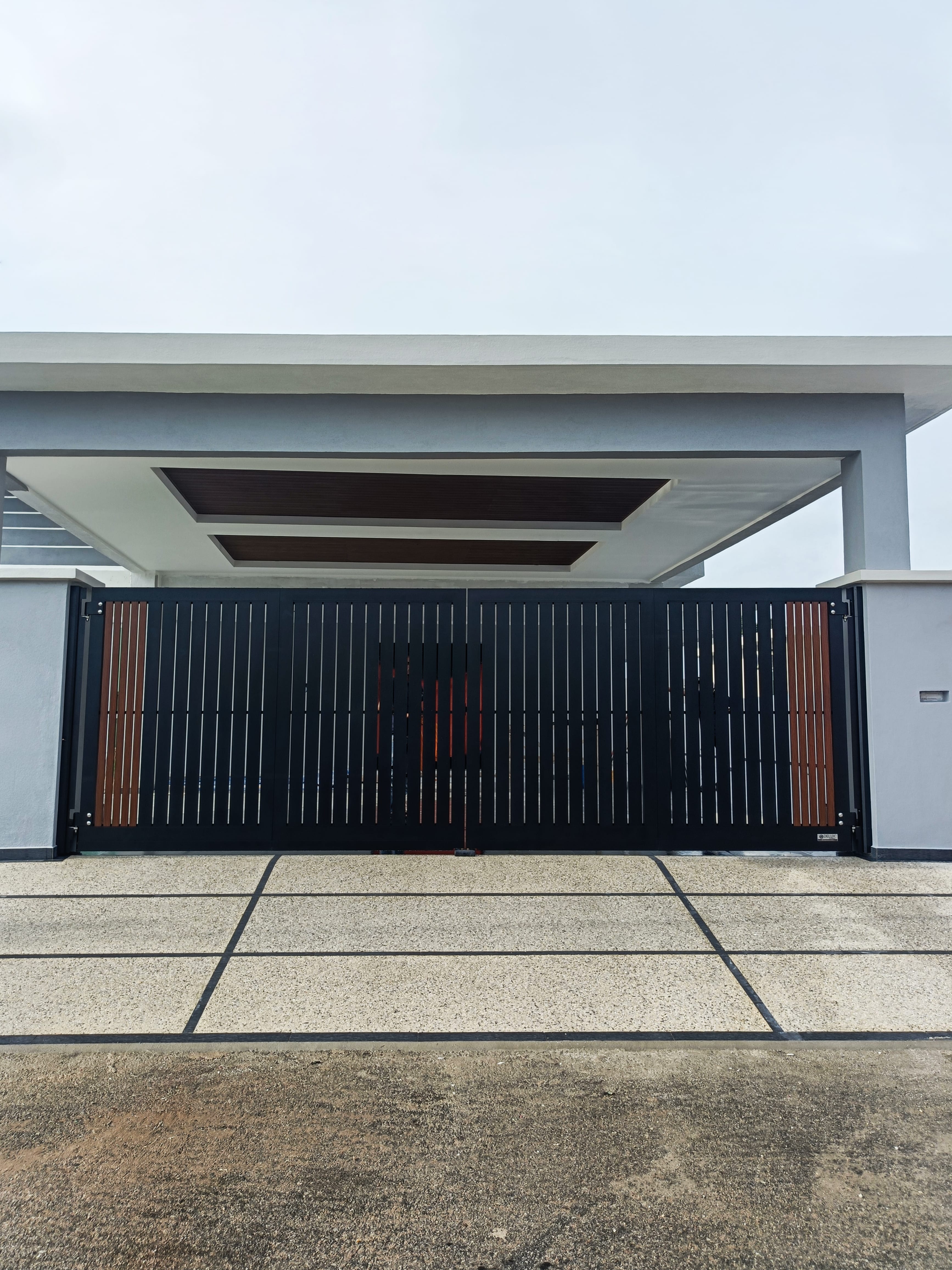 Trackless folding gate Trackless autogate Folding gate Malaysia Aluminium gate Malaysia Delux autogate Unigate Autogate Malaysia Unigate Malaysia Trackless gate Malaysia Aluminium gate supplier Malaysia Aluminium auto gate Autogate price Autogate system price Trackless autogate malaysia price Autogate malaysia price Aluminium gate suppliers Pine 7