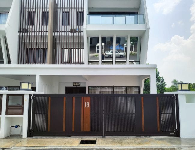 Trackless folding gate Trackless autogate Folding gate Malaysia Aluminium gate Malaysia Delux autogate Unigate Autogate Malaysia Unigate Malaysia Trackless gate Malaysia Aluminium gate supplier Malaysia Aluminium auto gate Autogate price Autogate system price Trackless autogate malaysia price Autogate malaysia price Aluminium gate suppliers Inline 8